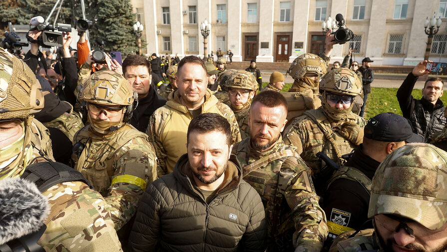 Президент Украины Владимир Зеленский посетил Херсон и выступил перед ВСУ