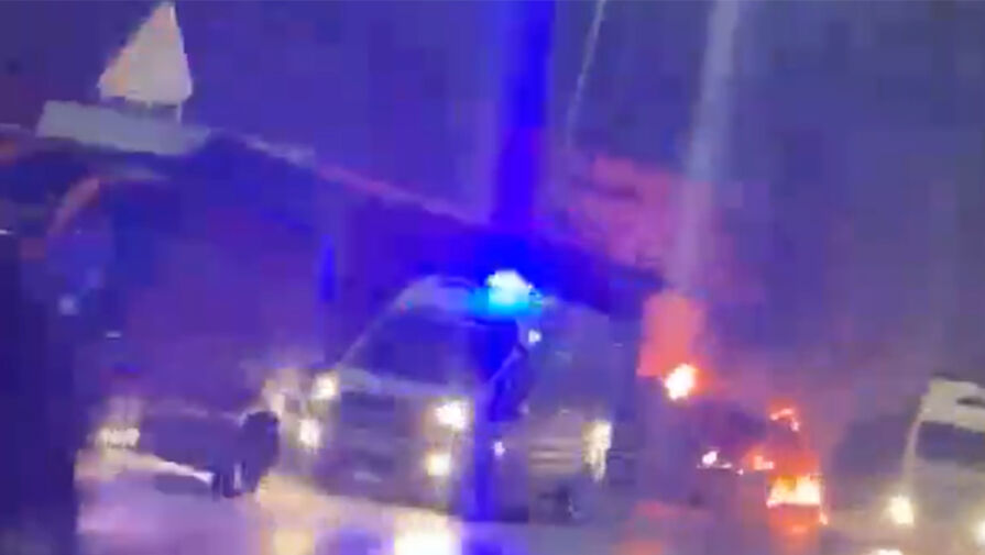 Грузовой автомобиль вылетел с моста и рухнул на дорогу в Раменском