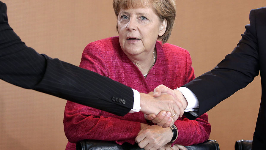 Ангела Меркель перед&nbsp;началом заседания кабинета министров, 2011&nbsp;год