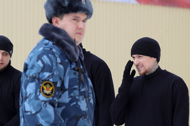 Футболист Павел Мамаев (справа) во время футбольного матча в Бутырском СИЗО №2.
