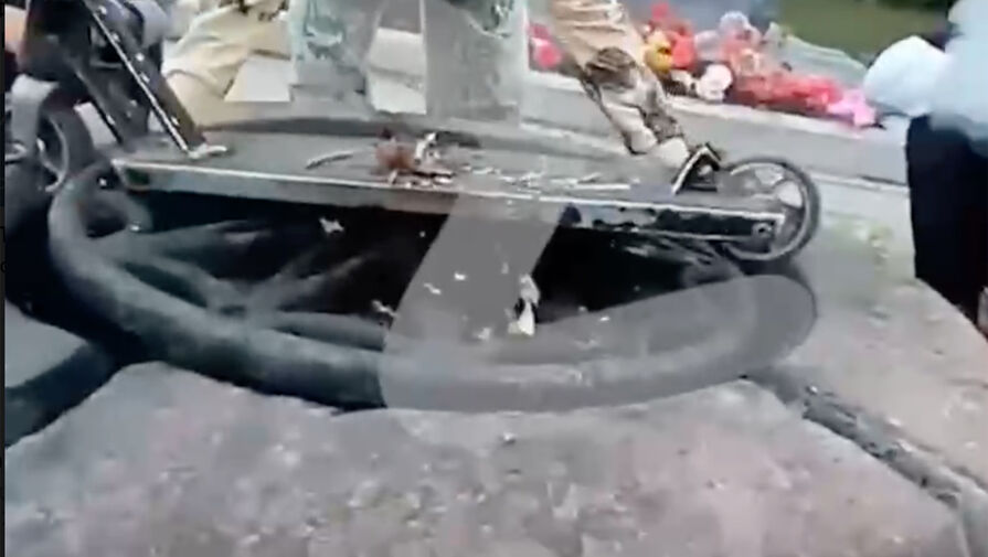 Появилось видео с подростками, пожарившими картошку на Вечном огне в Каменск-Уральском