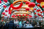 Украшения к Новому году по китайскому календарю в центре Москвы