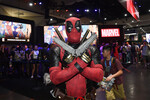 Посетители на фестивале Comic-Con в Сан-Диего
