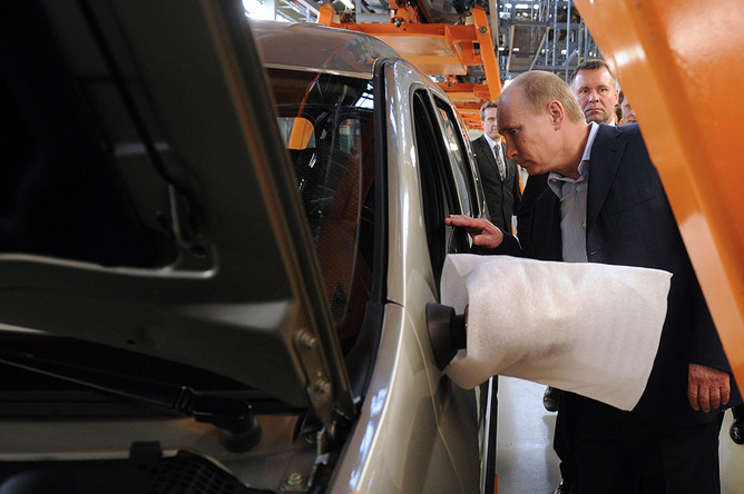 Владимир Путин лично выражал поддержку отечественному автопрому