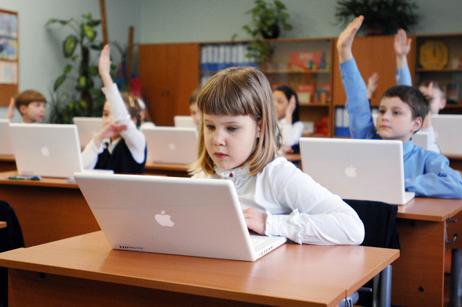 Школьная программа может пополниться новой дисциплиной: «Уроки безопасности общения в интернете»