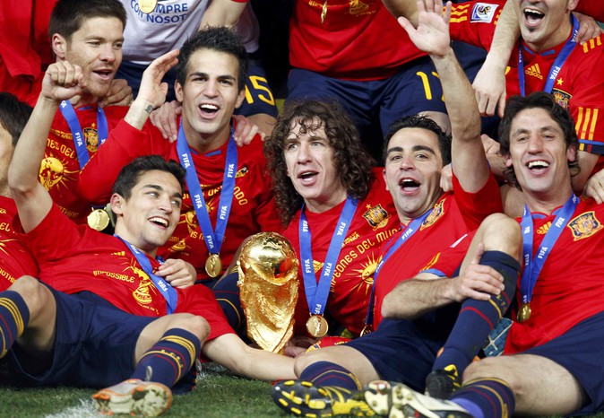 Сборная Испании празднует победу в&nbsp;финале чемпионата мира в&nbsp;ЮАР