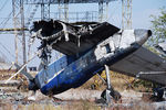 Обломки самолета в аэропорту Донецка
