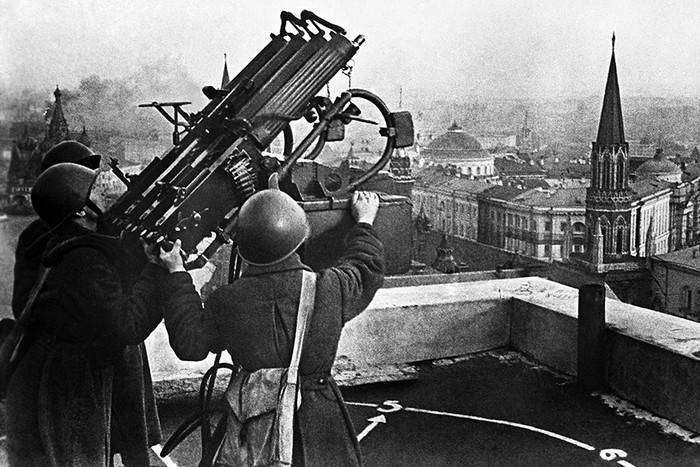 Оборона Москвы. Счетверенная зенитно-пулеметная установка на страже города. Фотография: фотохроника...