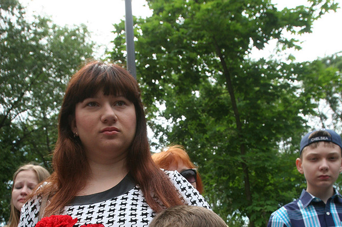 Жители Донецка в Международный день защиты детей на митинге «Мы вас помним» в память о детях Донбасса, которые погибли в результате обстрелов города