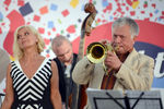 Певица Ирина Родилес и музыкант Виктор Арзу Гусейнов выступают на фестивале Koktebel Jazz Party в Москве