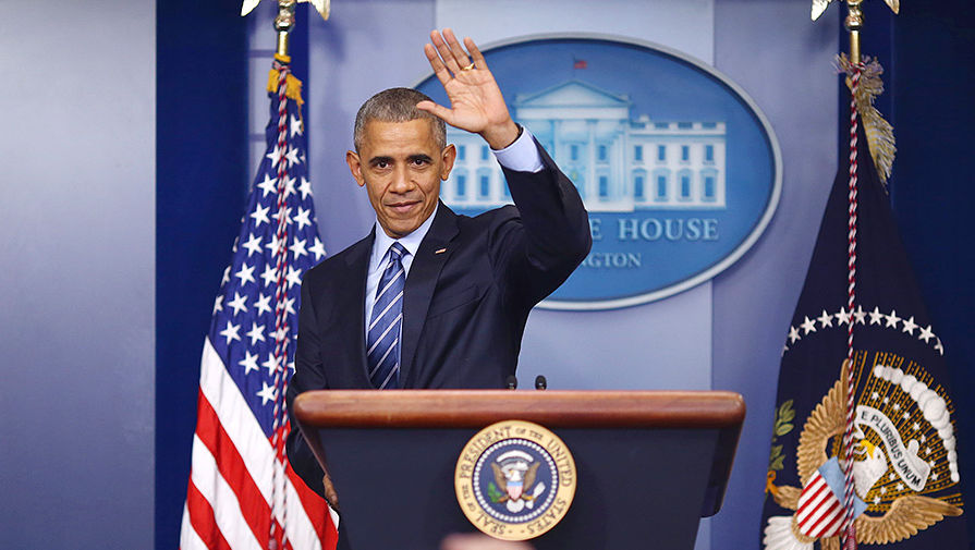 Президент США Барак Обама после пресс-конференции в Белом доме, 16 декабря 2016 года