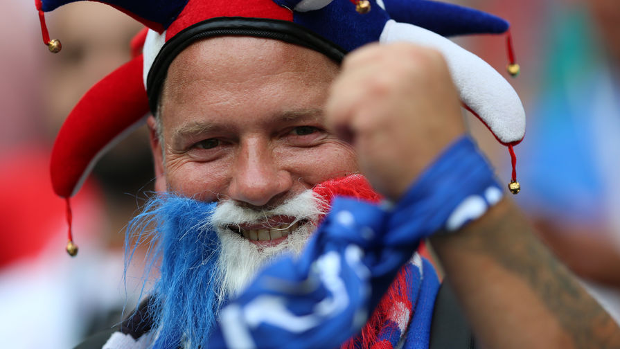 Болельщик французской сборной перед началом финального матча чемпионата мира по футболу между сборными Франции и Хорватии в Москве, 15 июля 2018 года