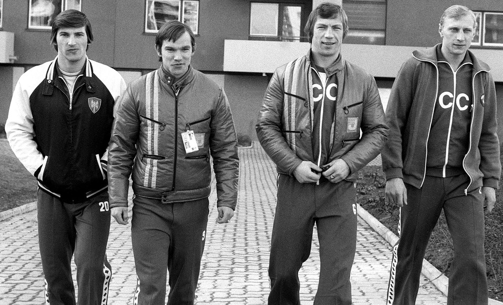 Олимпийские игры-1976 в Иннсбруке. На снимке: советские хоккеисты (слева направо) Владислав Третьяк, Виктор Шалимов, Валерий Васильев и Александр Гусев в Олимпийской деревне.