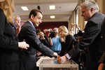 Никола Саркози на избирательном участке.