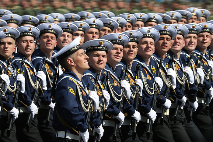 Военнослужащие во время военного парада на&nbsp;Красной площади