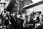 «У первого советского танка, сломавшего ворота, едва живые узники целовали броню» (Из воспоминаний одной из узниц Освенцима)