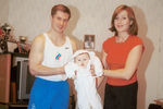 Алексей Немов с сыном и женой у себя дома, 2001 год