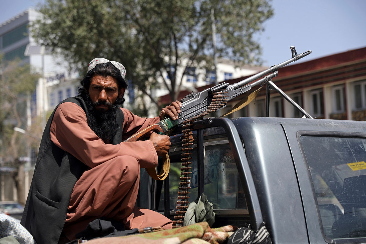 Боевики у президентского дворца в Кабуле, 16 августа 2021 год