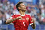 Игрок сборной России Федор Смолов радуется забитому голу в матче группового этапа Кубка конфедераций FIFA-2017 между сборными командами России и Новой Зеландии, 2017 год