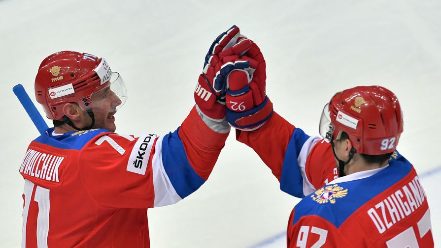 Илья Ковальчук (слева) и Игорь Ожиганов радуются после финальной сирены