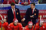 Исполняющий обязанности главного тренера сборной России Илья Воробьев (справа) в матче группового этапа чемпионата мира по хоккею между сборными командами Белоруссии и России.
