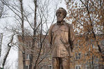 Памятник писателю Александру Солженицыну на улице Александра Солженицына в Москве, 11 декабря 2018 года