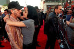 Билли Боб Торнтон, его супруга Анджелина Джоли и Николас Кейдж во время премьеры фильма «Угнать за 60 секунд» в Лос-Анджелесе, 2000 год