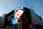 Изображение Елизаветы II на площади Пикадилли, Лондон, 8 сентября 2022 года