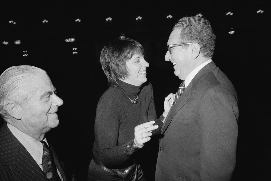 Генри Киссинджер и певица Лайза Миннелли в&nbsp;театре «Зимний сад» в&nbsp;Нью-Йорке, 1974&nbsp;год