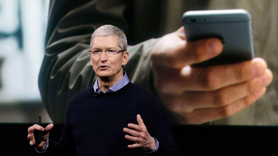 Глава Apple Тим Кук, сменивший Стива Джобса в 2011 году, в ходе ежегодной презентации