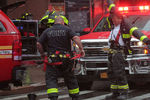 Пожарные Нью-Йорка на пересечении 51-ой улицы и Седьмой авеню на Манхэттене, 10 июня 2019 года 