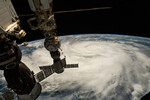 Спутниковый снимок НАСА, где видно, как ураган «Иен» приближается к штату Флорида, 28 сентября 2022 года