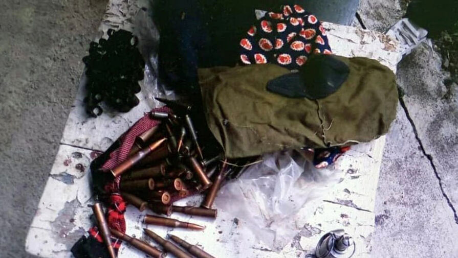 Россиянка обнаружила в кровле своего дома схрон с боеприпасами