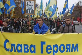 Участники марша националистов в честь 71-й годовщины со дня создания Украинской повстанческой армии