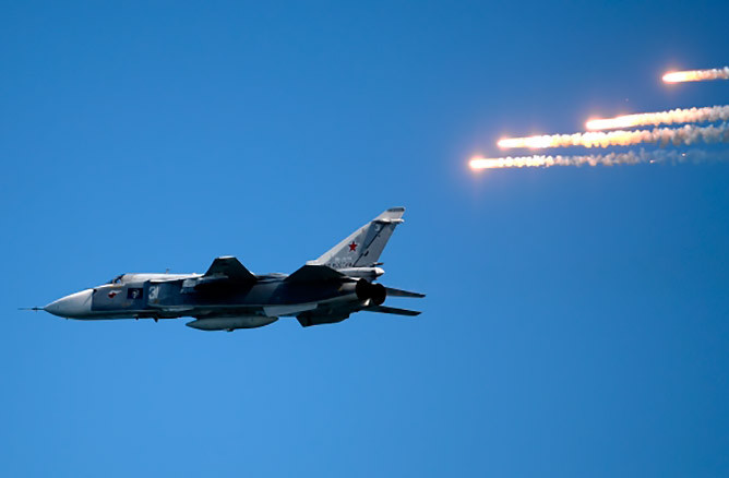 Су-24 во время празднования Дня Военно-морского флота России в Севастополе