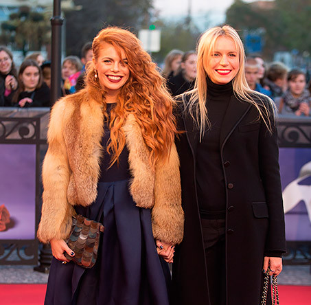 Певица Анастасия Стоцкая (слева) перед премьерой мюзикла «Призрак оперы», которая прошла на сцене МДМ