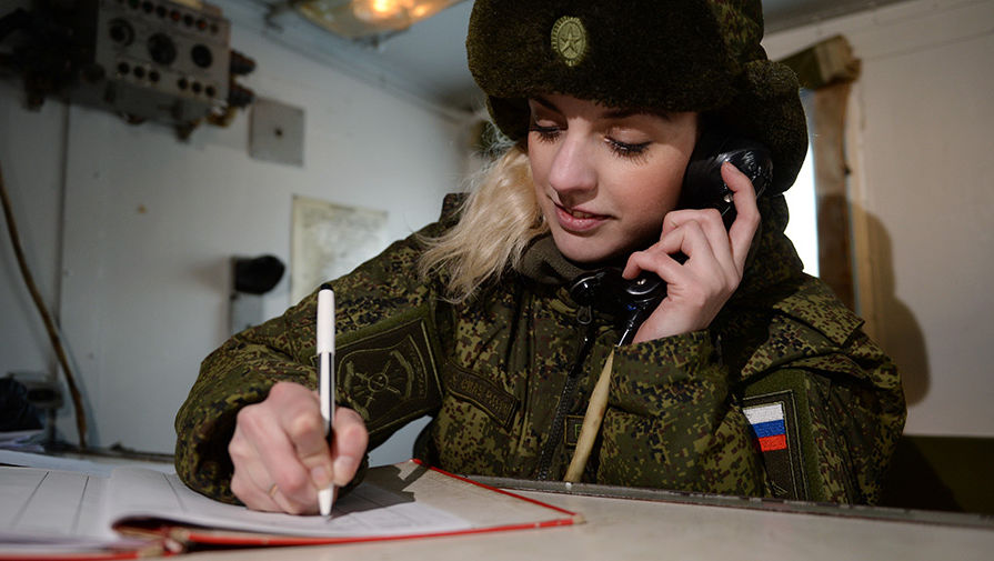 Радист-связист Новосибирского ракетного соединения на&nbsp;мобильном посту