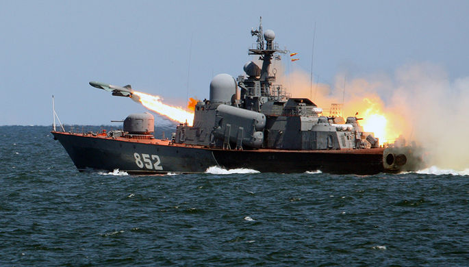 Запуск противокорабельной крылатой ракеты «Термит» с борта ракетного катера...