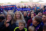 Болельщики приветствуют сборную Исландии в Рейкьявике