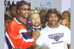 Леннокс Льюис и Эвандер Холифилд во время пресс-конференции после боя в Лас-Вегасе, 1999 год