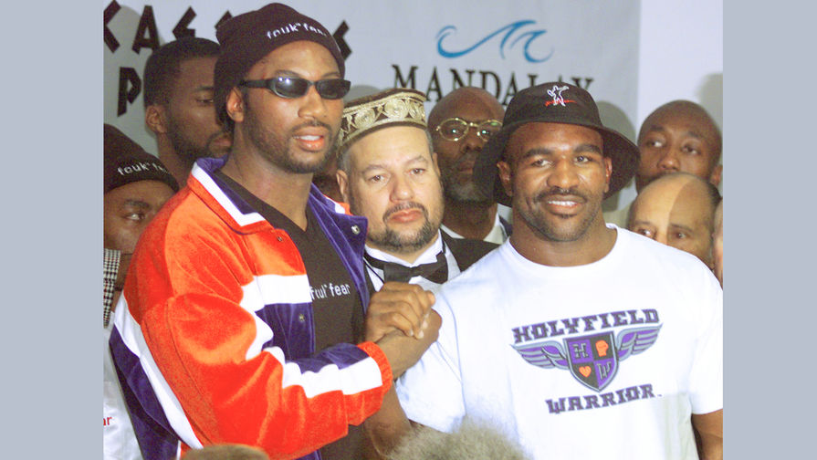 Леннокс Льюис и Эвандер Холифилд во время пресс-конференции после боя в&nbsp;Лас-Вегасе, 1999&nbsp;год