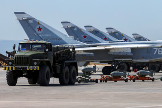Российские военные самолеты на авиабазе Хмеймим в сирийской провинции Латакия, июнь 2016 года