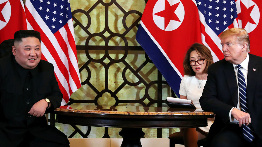 Высший руководитель КНДР Ким Чен Ын и президент США Дональд Трамп во время переговоров во вьетнамском Ханое, 28 февраля 2019 года