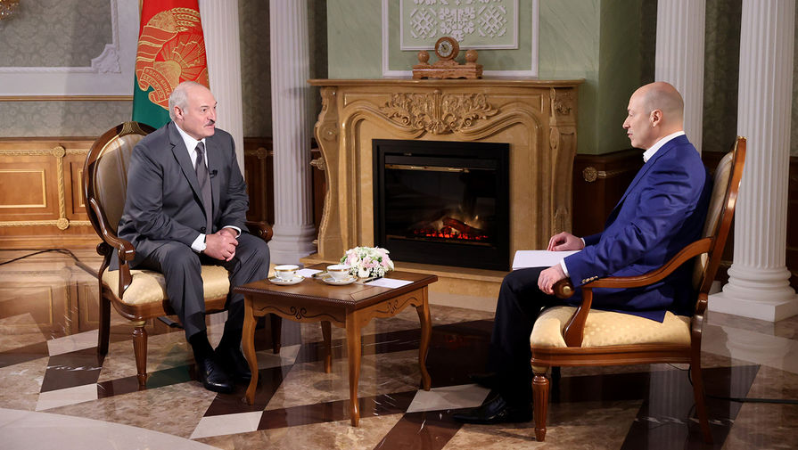 Президент Белоруссии Александр Лукашенко и украинский журналист Дмитрий Гордон во время интервью в Минске, 5 августа 2020 года