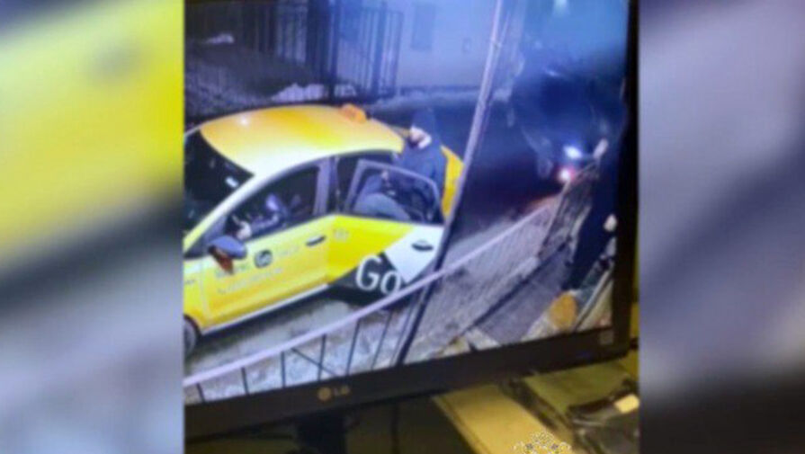 В Подмосковье приезжий таксист начал стрельбу за отказ открыть шлагбаум у дома