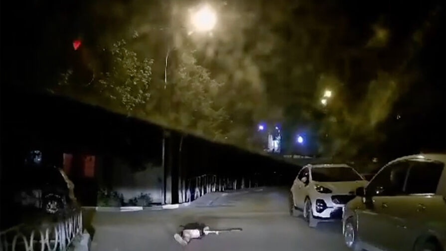 В Крыму одноногая женщина бросилась под колеса и после "побежала" на костылях за машиной