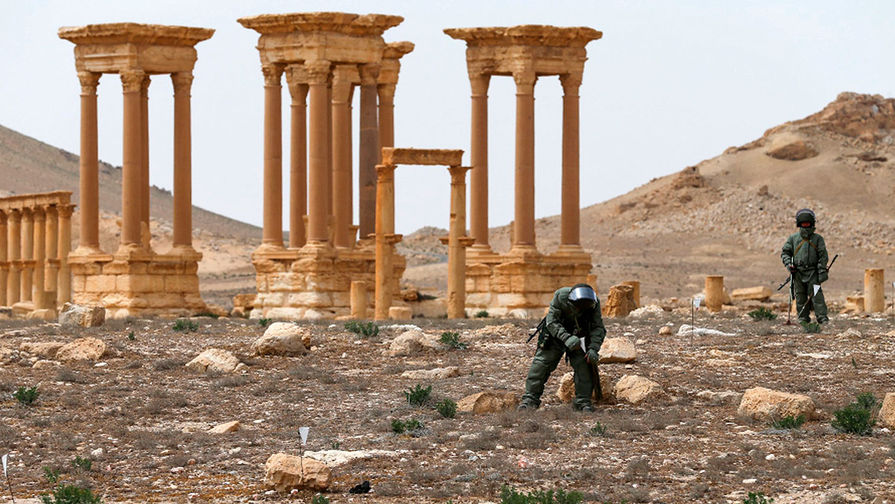 Российские саперы разминируют историческую часть сирийского города Пальмира