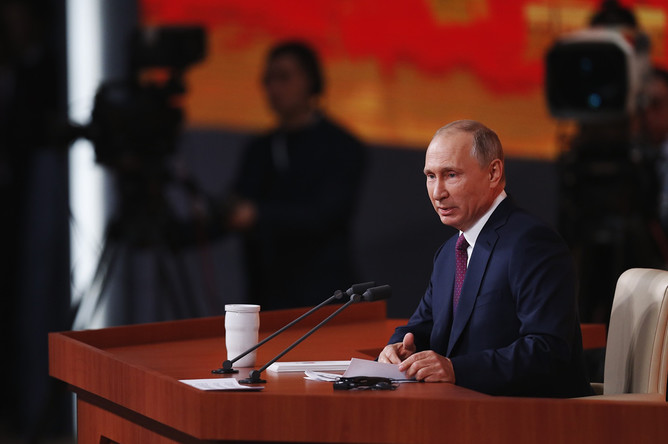 Президент России Владимир Путин во время ежегодной пресс-конференции в Москве, 14 декабря 2017 года