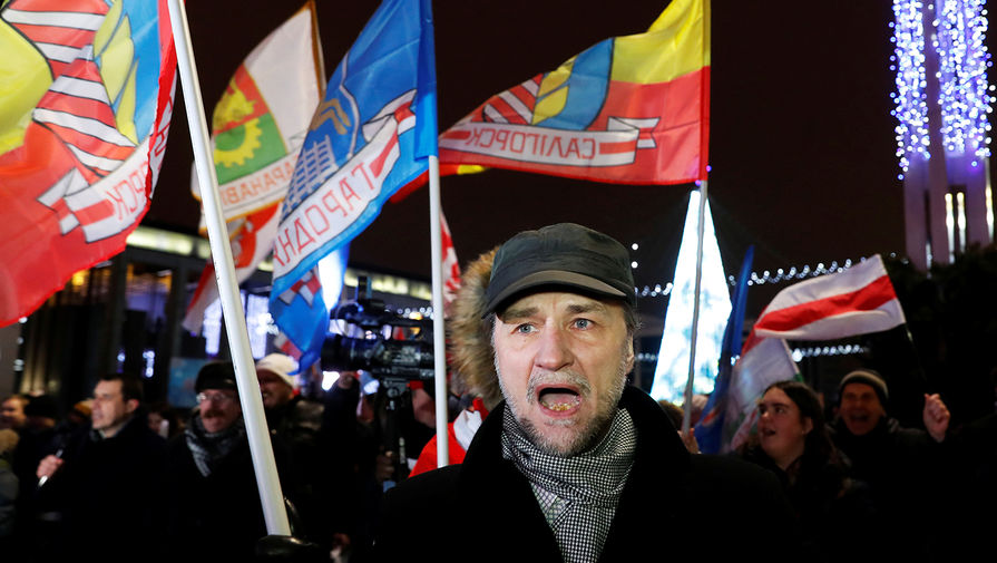 Участник акции протеста в&nbsp;центре Минска против интеграции с&nbsp;Россией, 20 декабря 2019 года