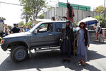 Излюбленный транспорт талибов (организация запрещена в России)* еще с 1990-х годов – пикапы Toyota Hilux, славящиеся своей надежностью и безотказностью